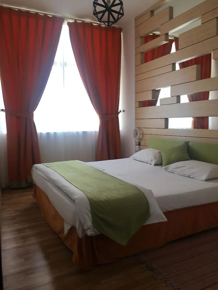 דובאי Everest International Hotel