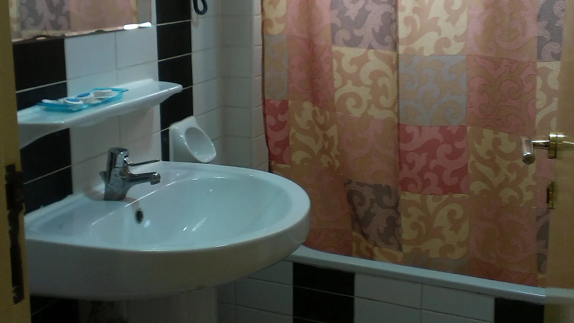 דובאי Everest International Hotel
